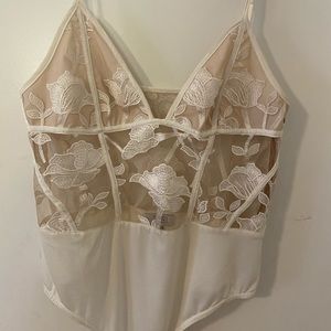 TOBI white/cream lace flower bodysuit
